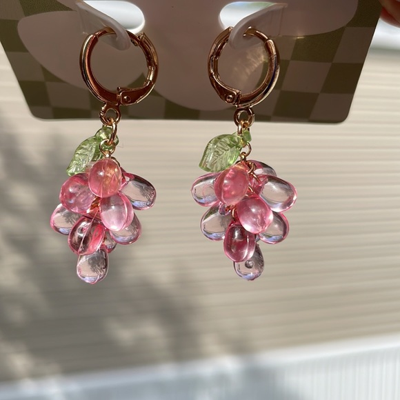 ⚜️I Am Vine of Grapes Dangling Earrings! NWT! - Picture 4 of 4